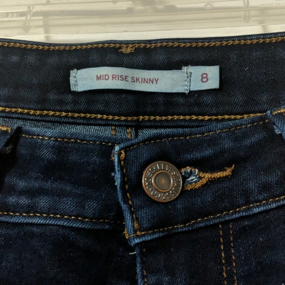 Levi's dark wash mid rise skinny - Picture 3 of 3